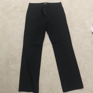 Lord & Taylor Women’s Black Worn Pant. Size 6P.